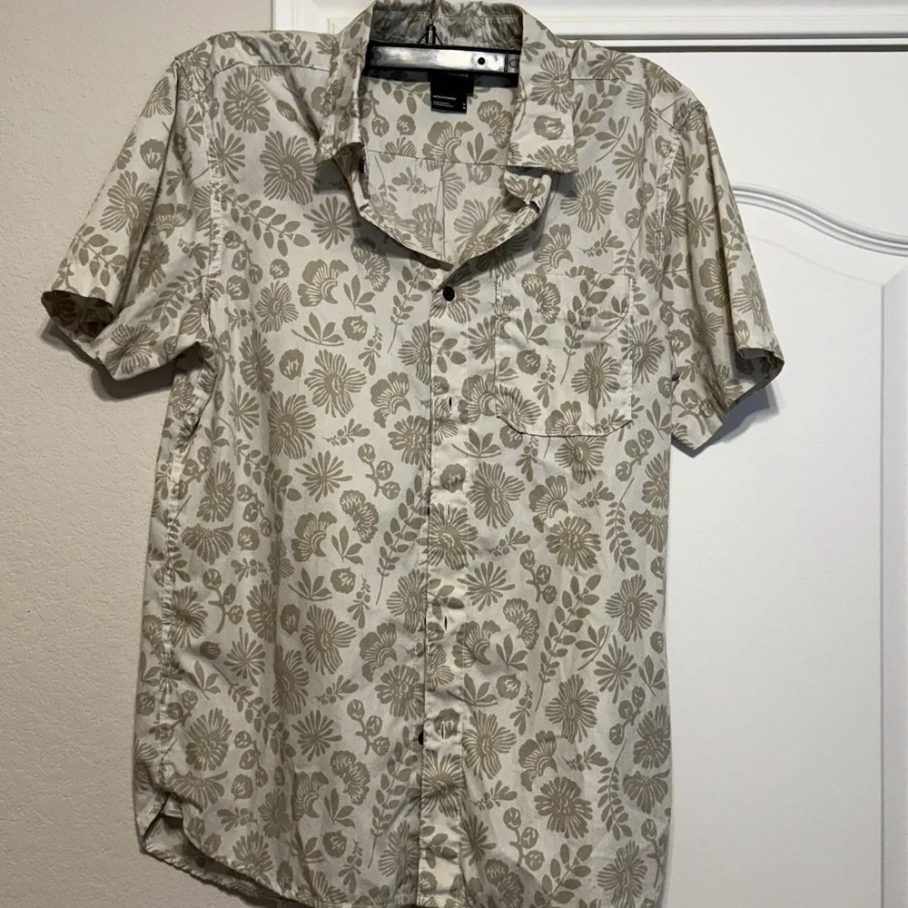 The North Face Floral Shirt Mens Medium Button Up Beige Short Sleeve